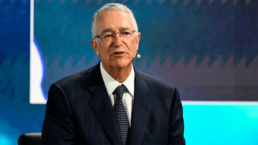 Salinas Pliego apoya a empleada del Metro CDMX tras quedarse dormida y critica al gobierno