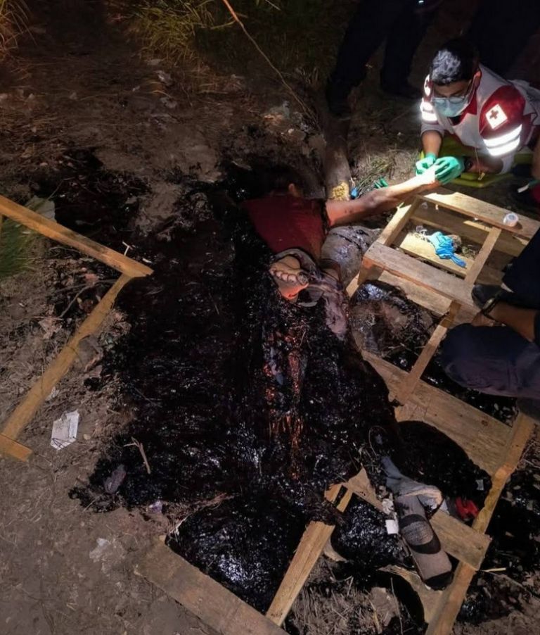 Hombre cae a foso de chapopote