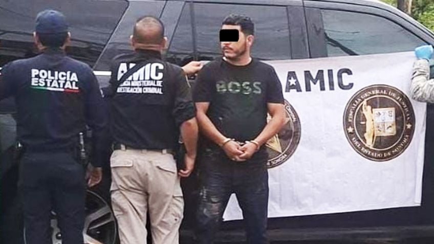 Sorprenden en Sonora a individuo con armamento, droga y equipo táctico en su vehículo