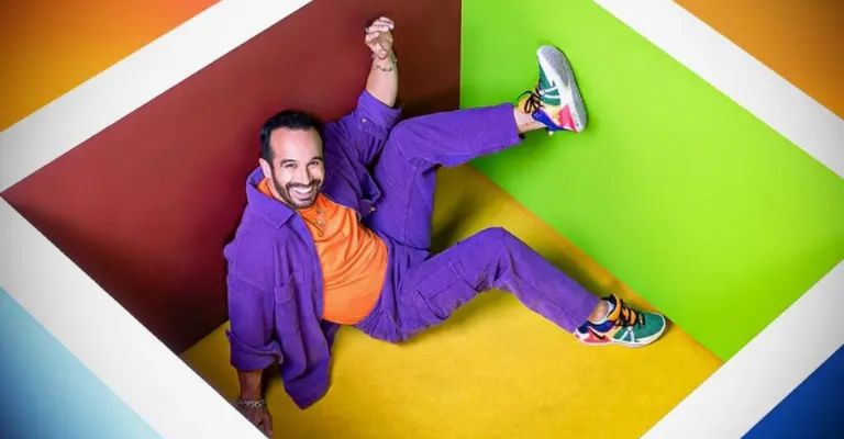 Su personalidad es extrovertida