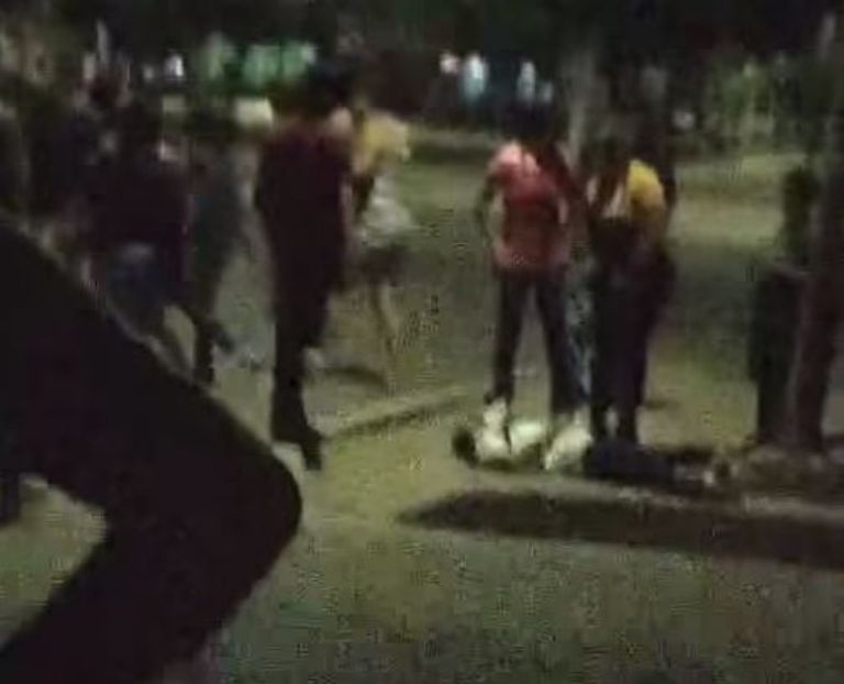 El cuerpo del fallecido quedó tendido sobre la banqueta