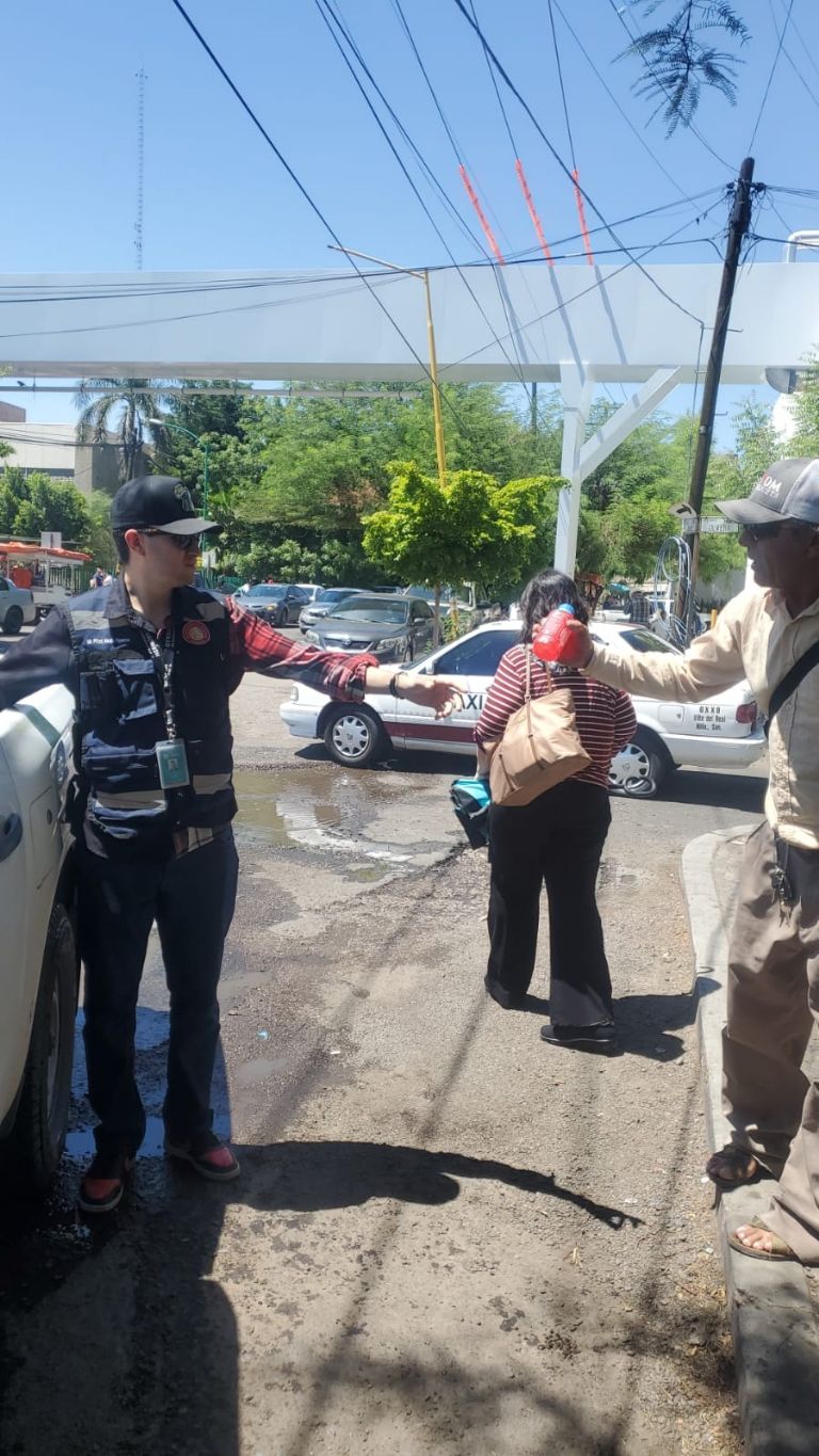 Autoridades brindan apoyo a gente en condición de calle