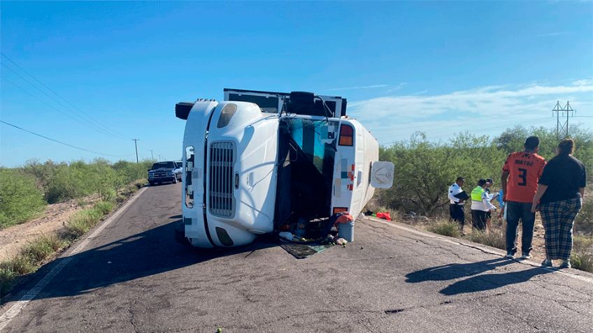 Sonora: Se vuelca camión de pasajeros en Empalme, hay 11 lesionados y cierre vial