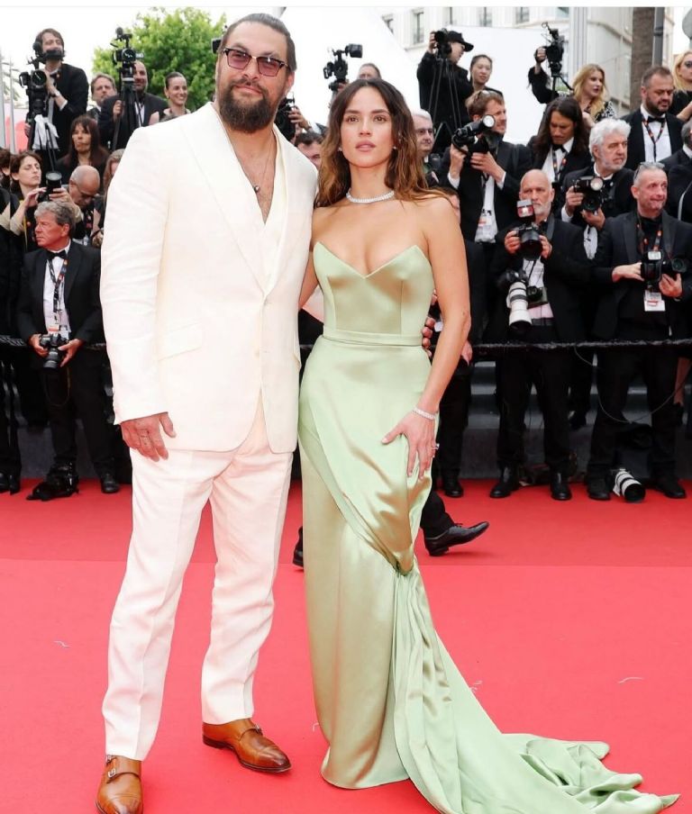 Jason Momoa y su pareja Adriana Arjona 