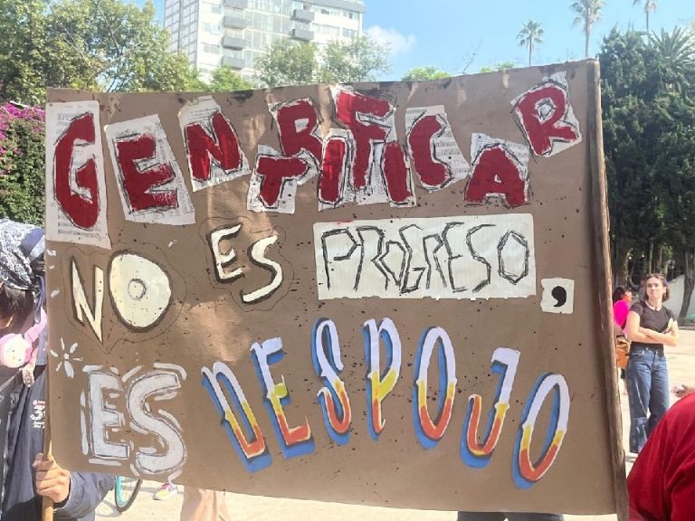 “La gentrificación no es progreso, es despojo”, se leía entre los carteles