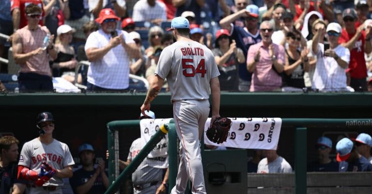 Los aficionados le reconocieron su labor 