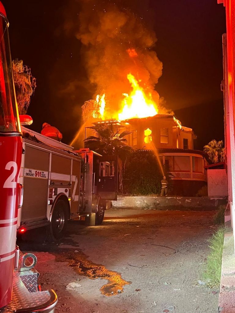 Fuerte incendio en Guaymas, Sonora 
