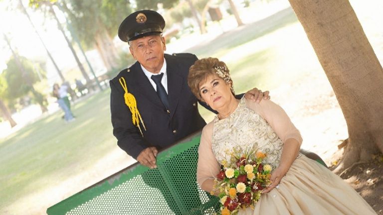 Se casaron vestidos de bomberos; en bodas de oro repitieron la historia en Ciudad Obregón