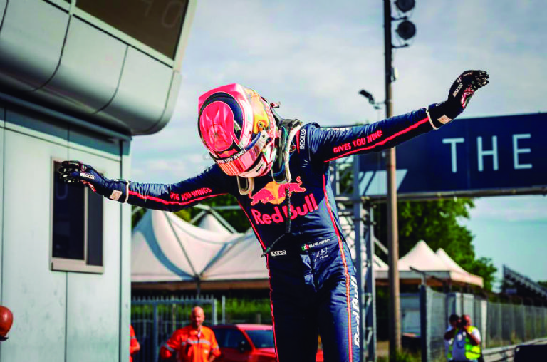 El de sangre sonorense, Ernesto Rivera subió a lo más alto del podio del Gran Premio de Monza y es el nuevo líder de la Eurocup-3