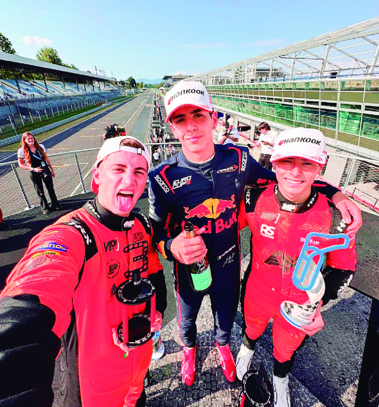 El de sangre sonorense, Ernesto Rivera subió a lo más alto del podio del Gran Premio de Monza y es el nuevo líder de la Eurocup-3