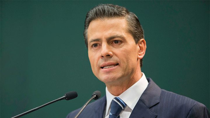 Empresarios aseguran que pagaron 25 mdd a Peña Nieto por Pegasus; él se deslinda