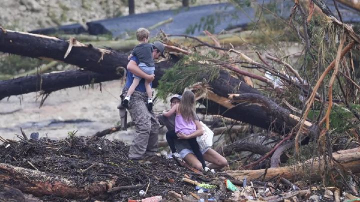 Inundaciones en Texas suman 80 muertos; al menos 28 eran niños y 40 adultos