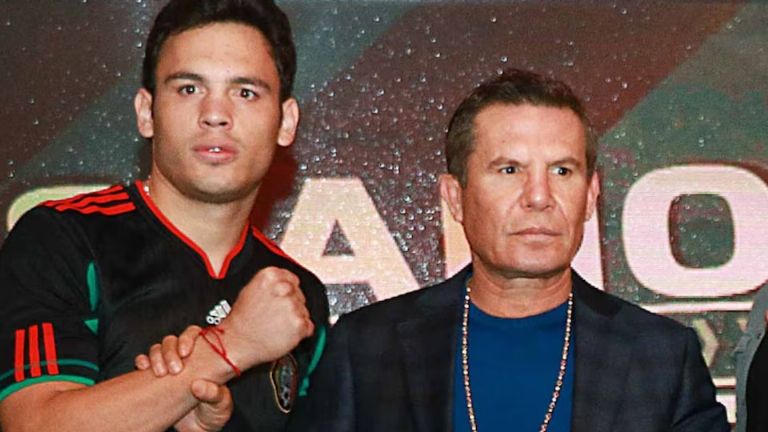 Julio César Chávez rompe en llanto al hablar de Julio César Chávez Jr. en televisión