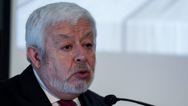 Claudia Sheinbaum evita declarar sobre OVNIs y deja el tema para científicos y la Sedena