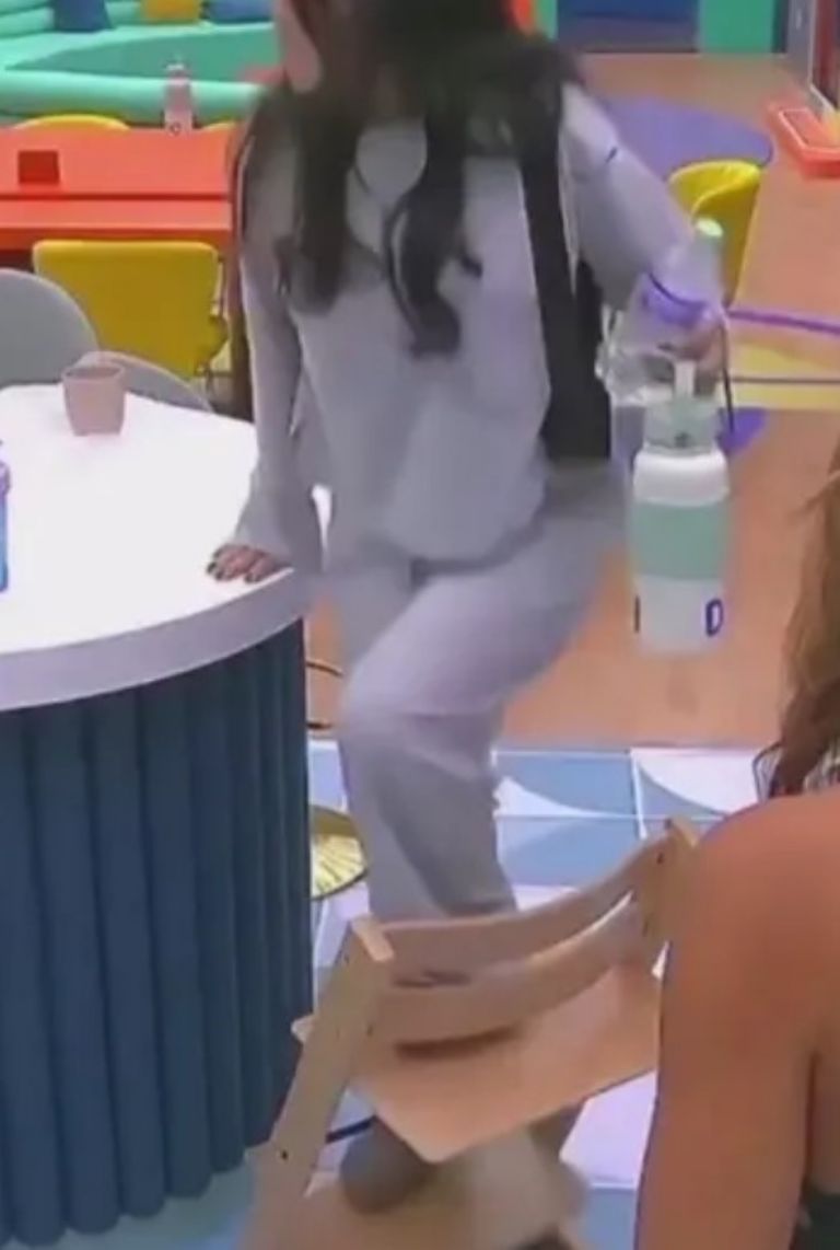 Dalilah en la silla de Abelito 