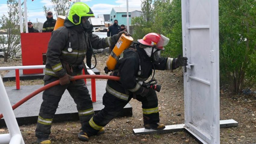 Grupo de bomberos voluntarios de Guaymas y Empalme va a Michigan para capacitación
