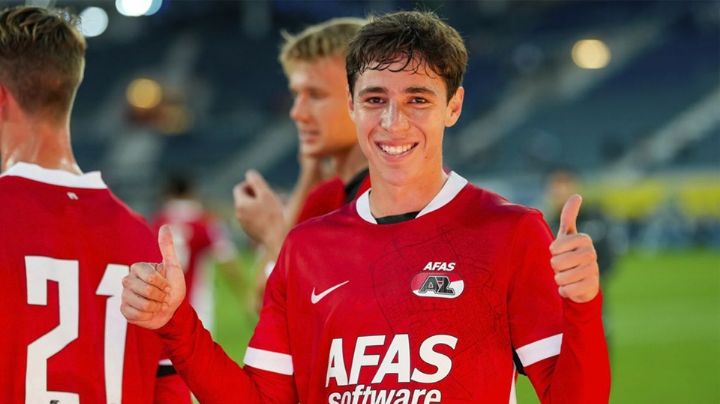 ¡Otro mexicano! Mateo Chávez debutó con asistencia de gol en la Eredivisie con el AZ Alkmaar