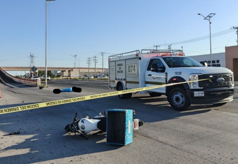 El fallecido quedó tendido muy cerca del puente vehicular