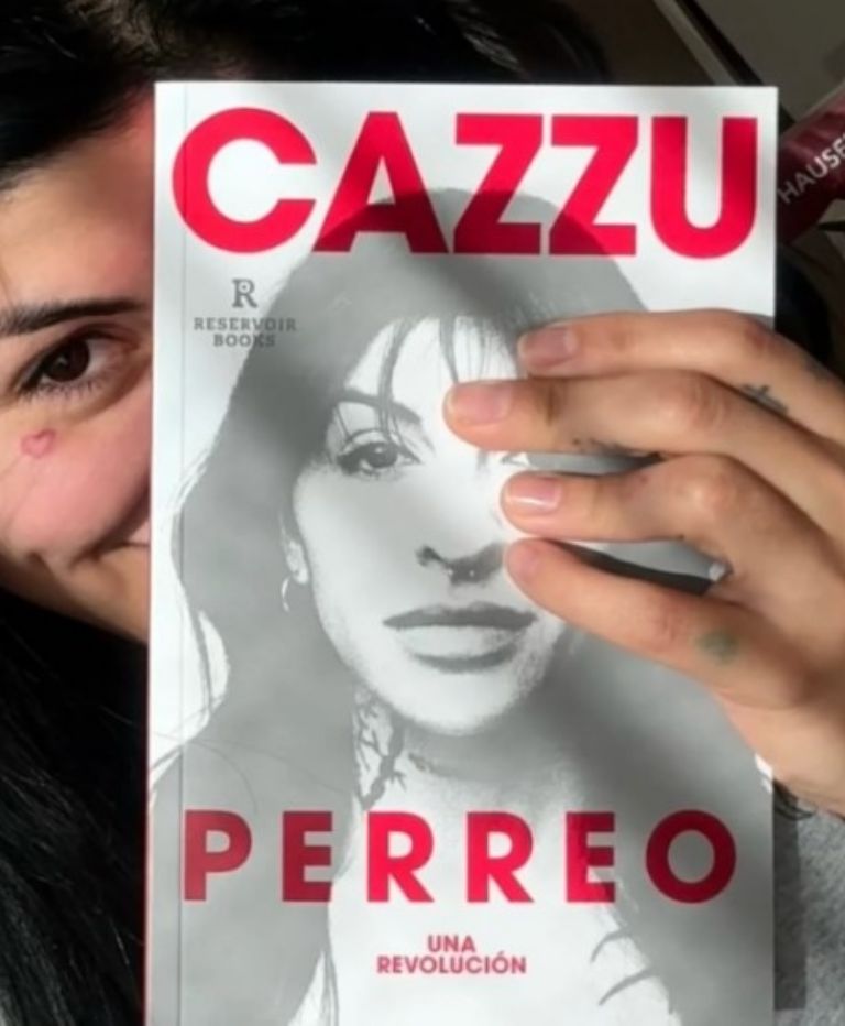 Libro de Cazzu 