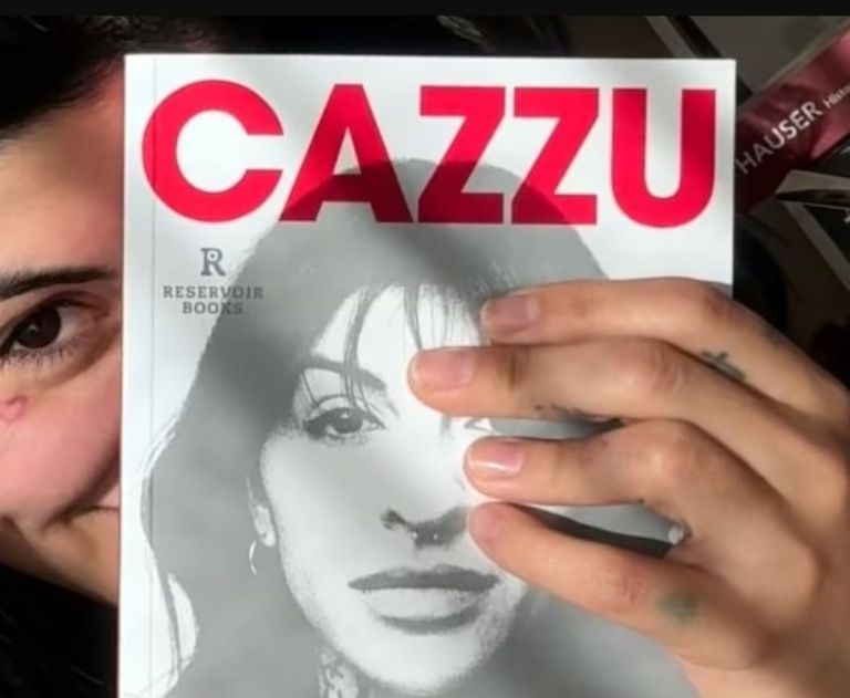 Libro de Cazzu 