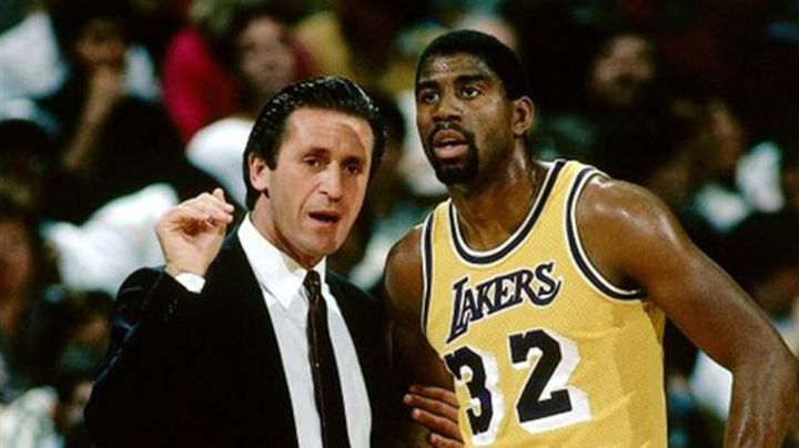 Los Lakers honrarán a Pat Riley con una estatua afuera de su arena en Los Ángeles