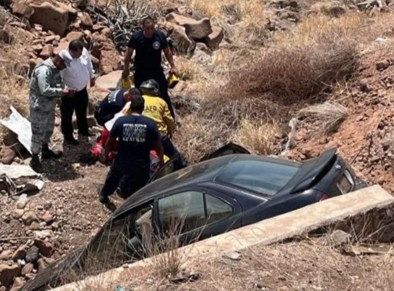 Personal de emergencias ayudaron en el rescate de la mujer