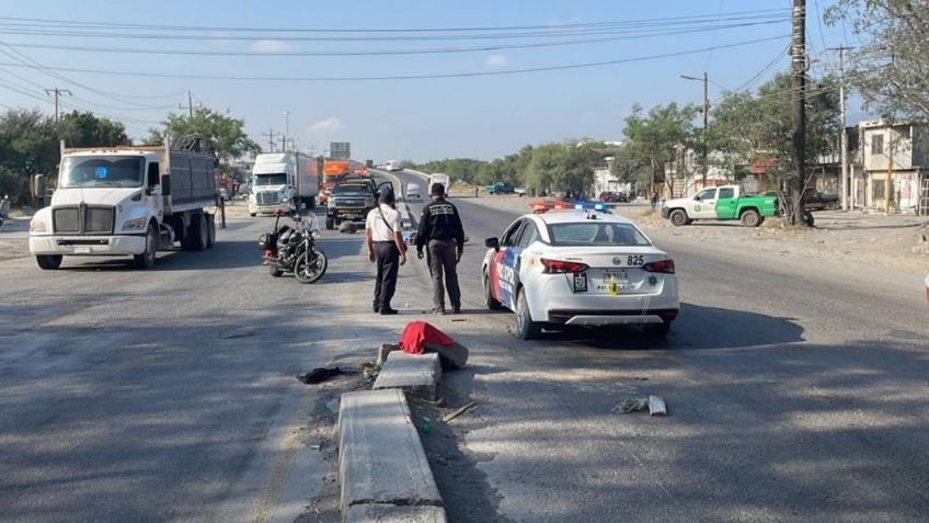 Muere motociclista tras accidente en carretera Monterrey–Colombia; responsable huyó