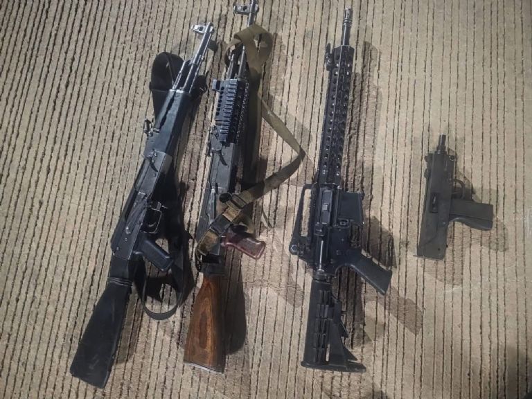 Las armas de fuego encontradas dentro de la unidad