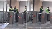 Foto ilustrativa de la nota titulada VIDEO: Investigan a policías de la CDMX por patear a un hombre en la Línea 3 del Metro