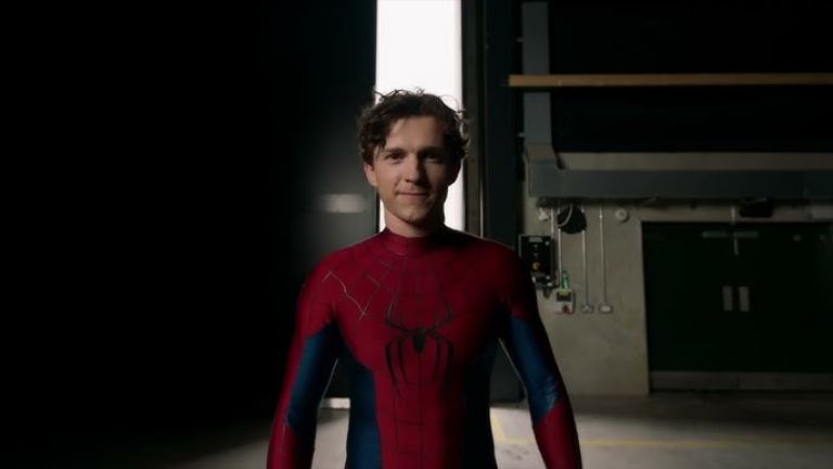 Tom Holland con el nuevo traje 