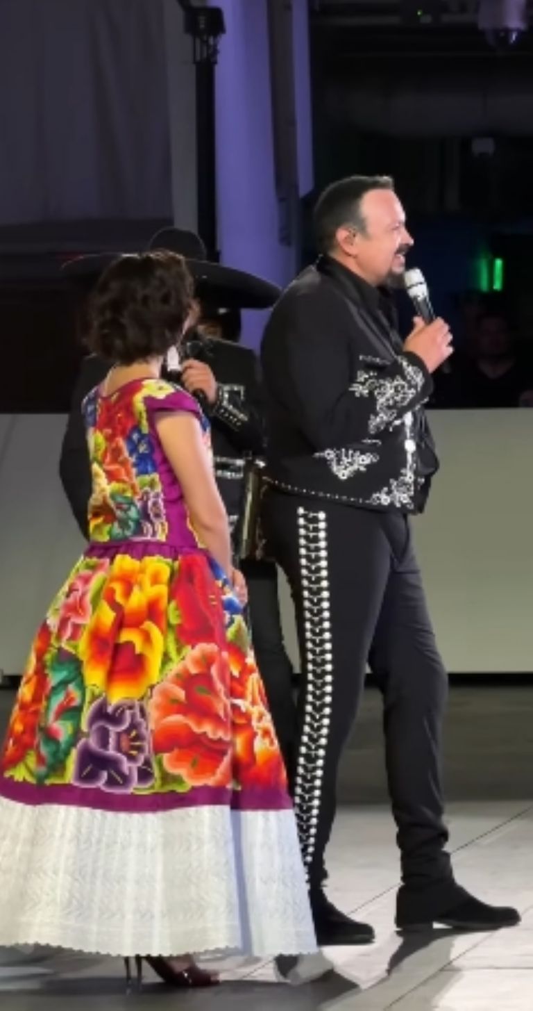 Ángela y Pepe Aguilar en el evento 
