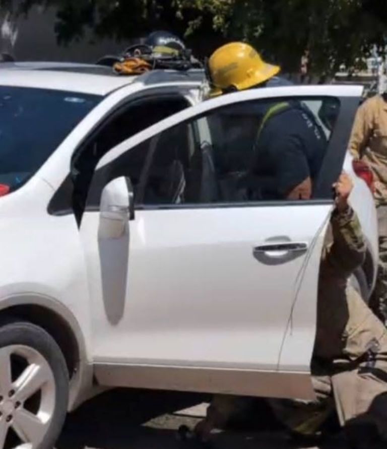 El momento en que el pequeño fue sacado del automóvil