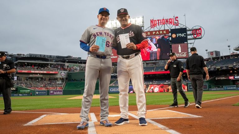 Miguel Cairo y Carlos Mendoza se convirtieron en los primeros dos managers venezolanos en enfrentarse en MLB