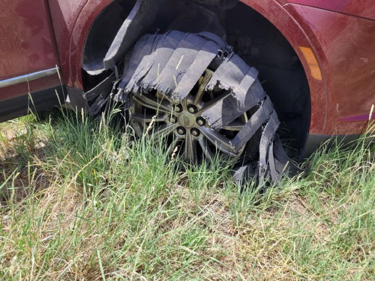 El automóvil fue detenida gracias a una barrera de púas