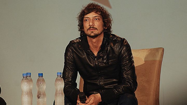 León Larregui, vocalista de Zoé, armaría zafarrancho ebrio en avión; seguridad lo bajó