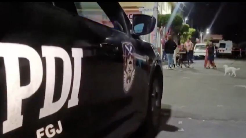 Violencia en Iztapalapa: En plena vía pública, motosicarios matan a balazos a un hombre