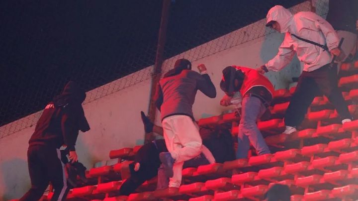 Ponen en libertad a los hinchas de la U de Chile tras riña contra Independiente en Argentina