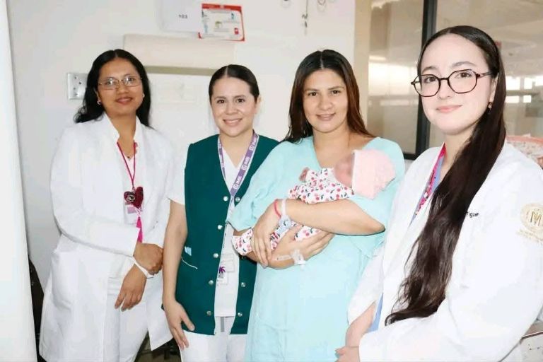 El nacimiento de la menor, aunque fue en un auto, se dio sin complicaciones. Foto: Facebook