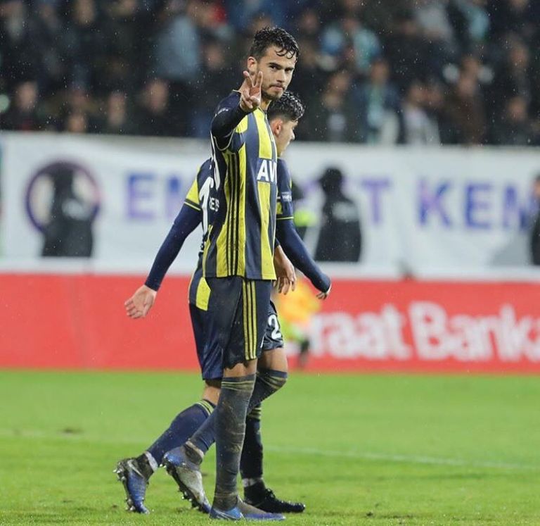 Diego Reyes jugó para el Fenerbahçe de Turquía en 2018