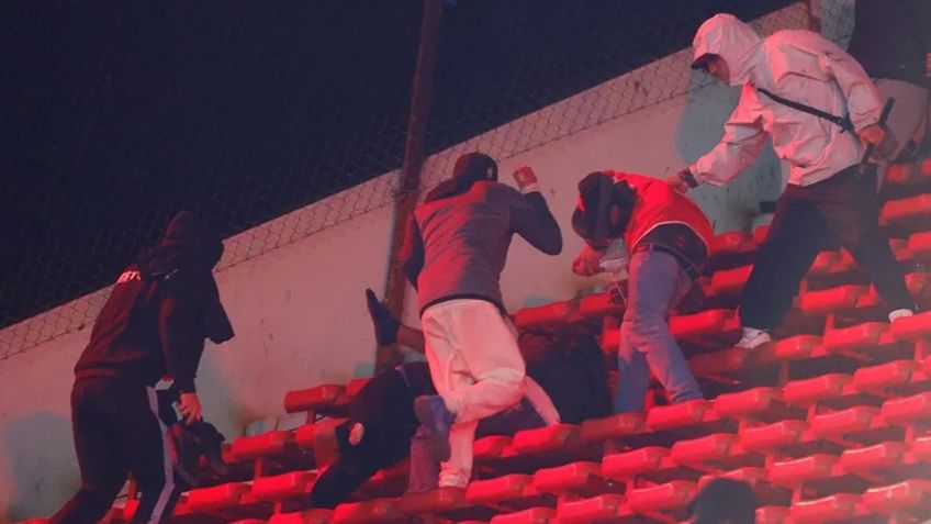 Ponen en libertad a los hinchas de la U de Chile tras riña contra Independiente en Argentina