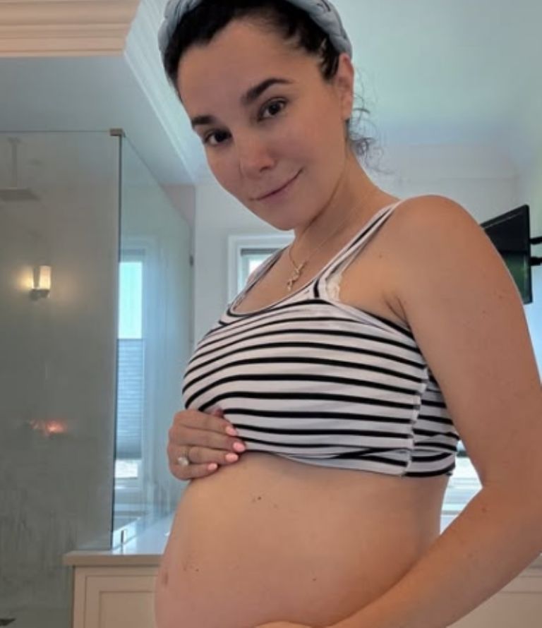 Martha Higareda con su pancita 