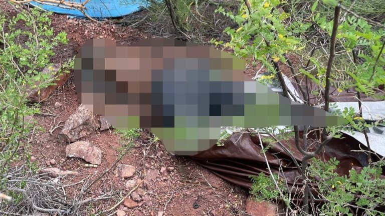 El fallecido vestía ropa de camuflaje y pantalón oscuro