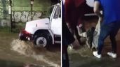 Foto ilustrativa de la nota titulada (VIDEO) Impactante rescate en Tlalpan: Joven es arrastrada por el agua y vecinos la salvan