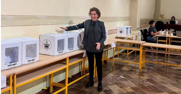 La ex primera dama de México votó en elecciones de la BUAP