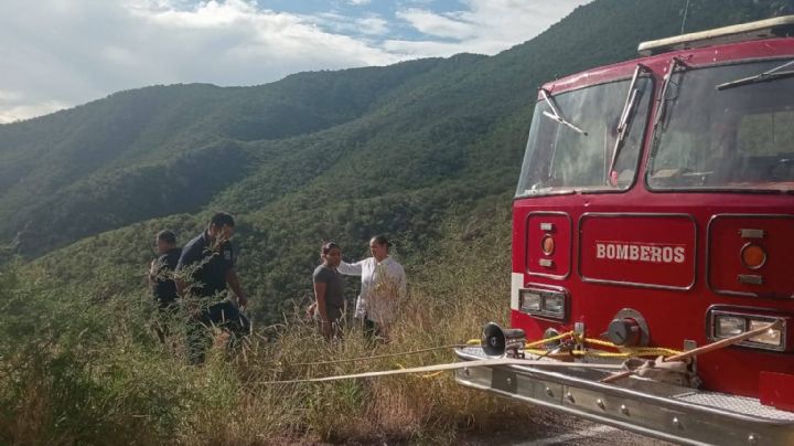 Aparatoso accidente en Ruta del Río Sonora: Bomberos de Ures y Hermosillo rescatan a 2 mujeres