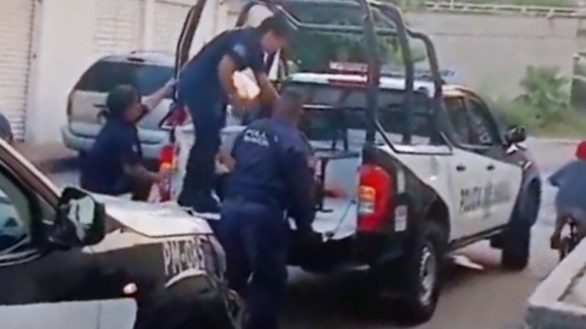 "¿Por qué le estás pegando?": VIDEO expone agresión policial a mujer detenida en Oaxaca