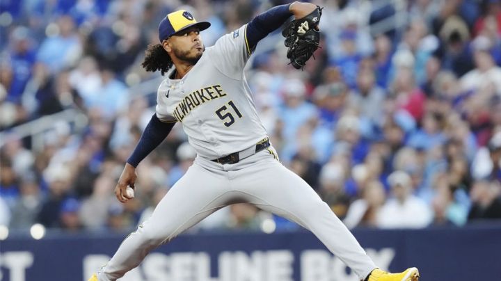 Con un Peralta dominante, los Brewers dan primer golpe ante Blue Jays