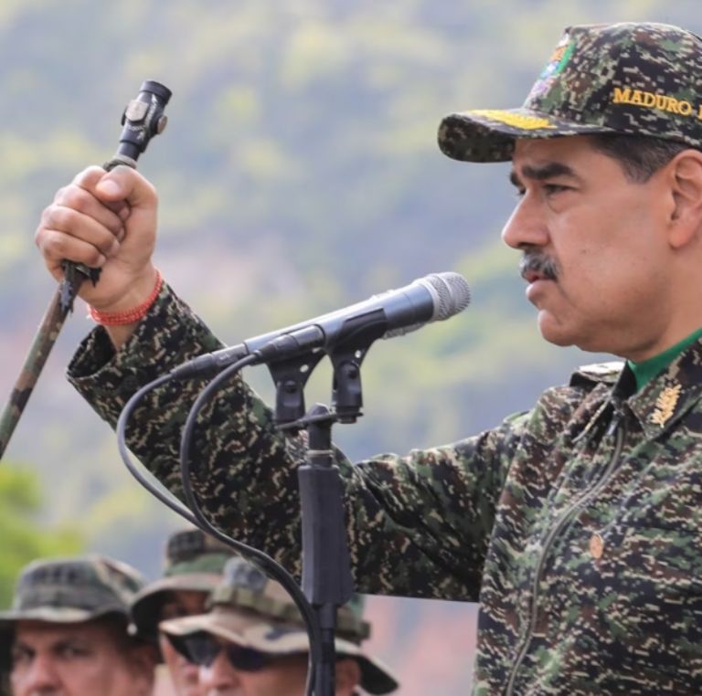 Nicolás Maduro da un discurso ante soldados del Ejército