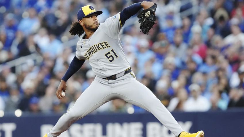 Con un Peralta dominante, los Brewers dan primer golpe ante Blue Jays