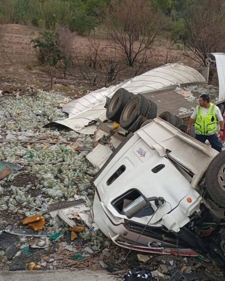 La mercancía fue rapiñada por la personas que pasaban por lugar